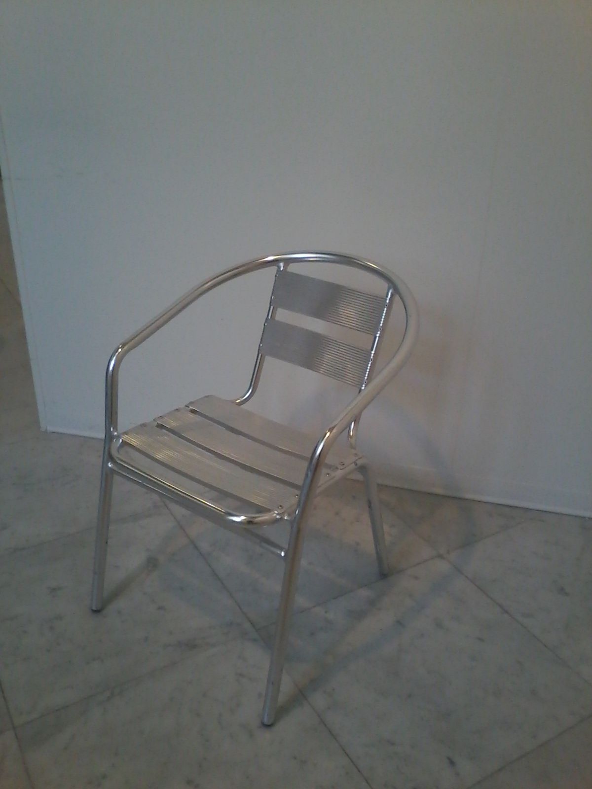 Sedia in alluminio con braccioli