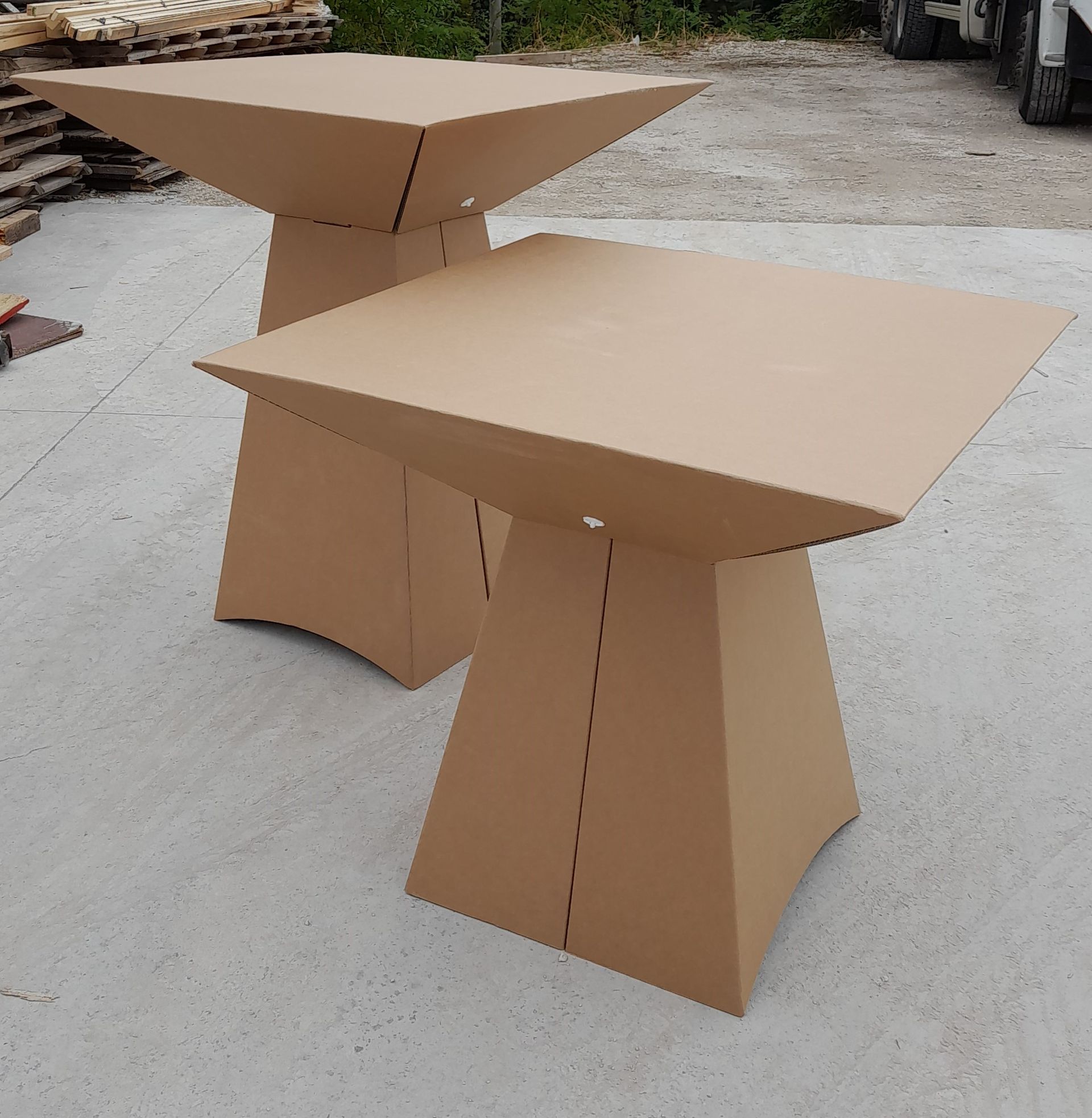 Tavoli ecosostenibili in cartone