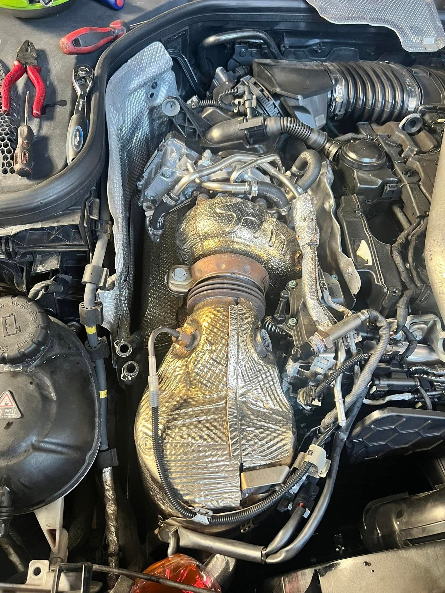 Convertitori catalitici rimossi dal motore 