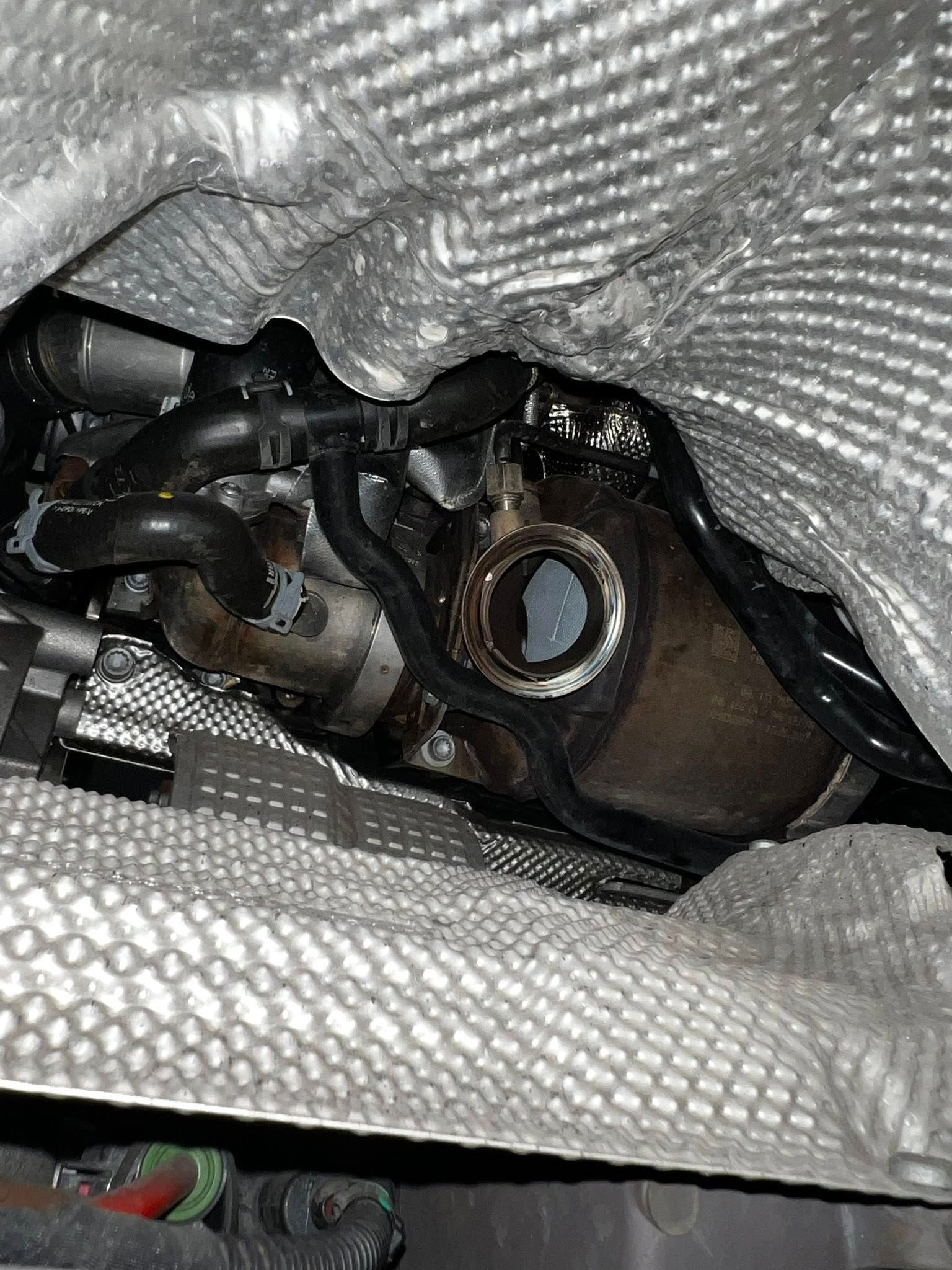 Componente del motore nascosto dallo scudo termico