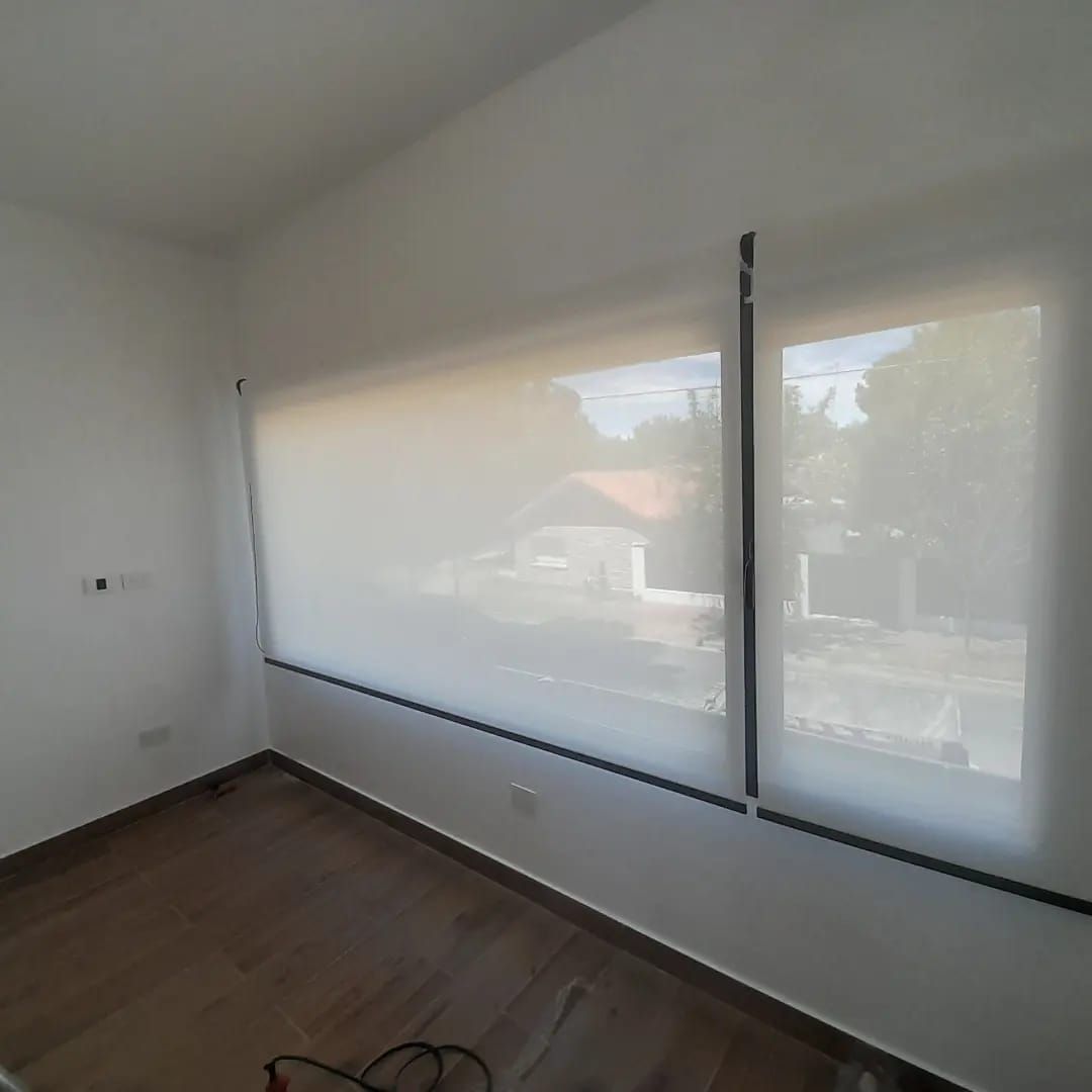 Una habitación con suelos