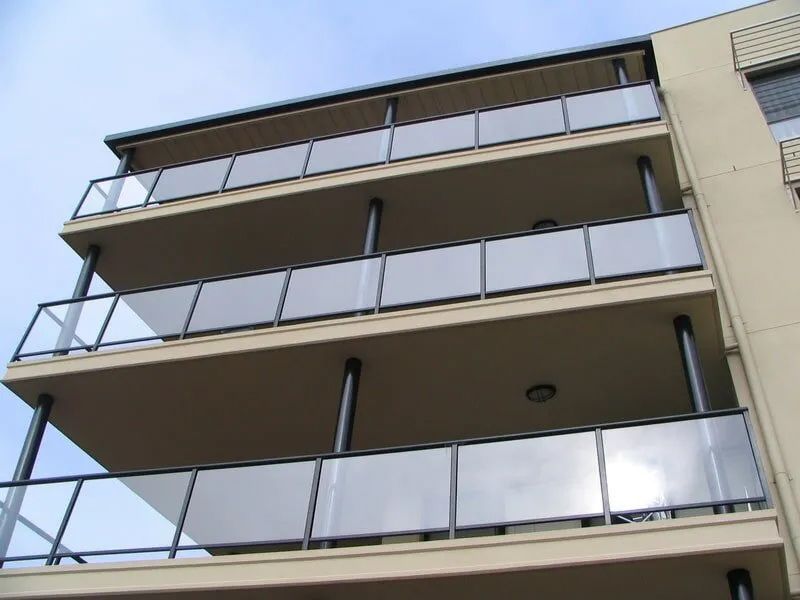 Glass balustrades in commercial space