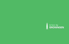 Een groene achtergrond met de tekst ``stay in groningen'' erop.