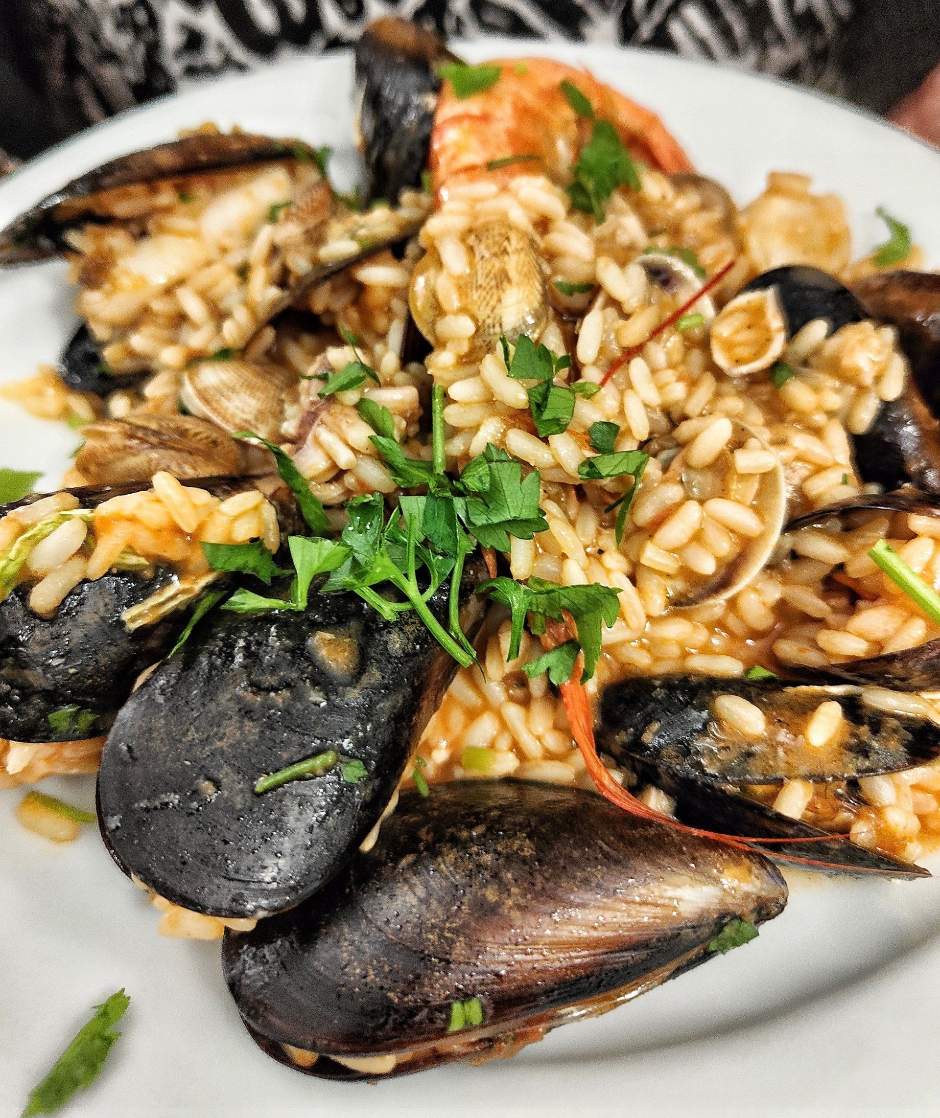 piatto di pesce con cozze