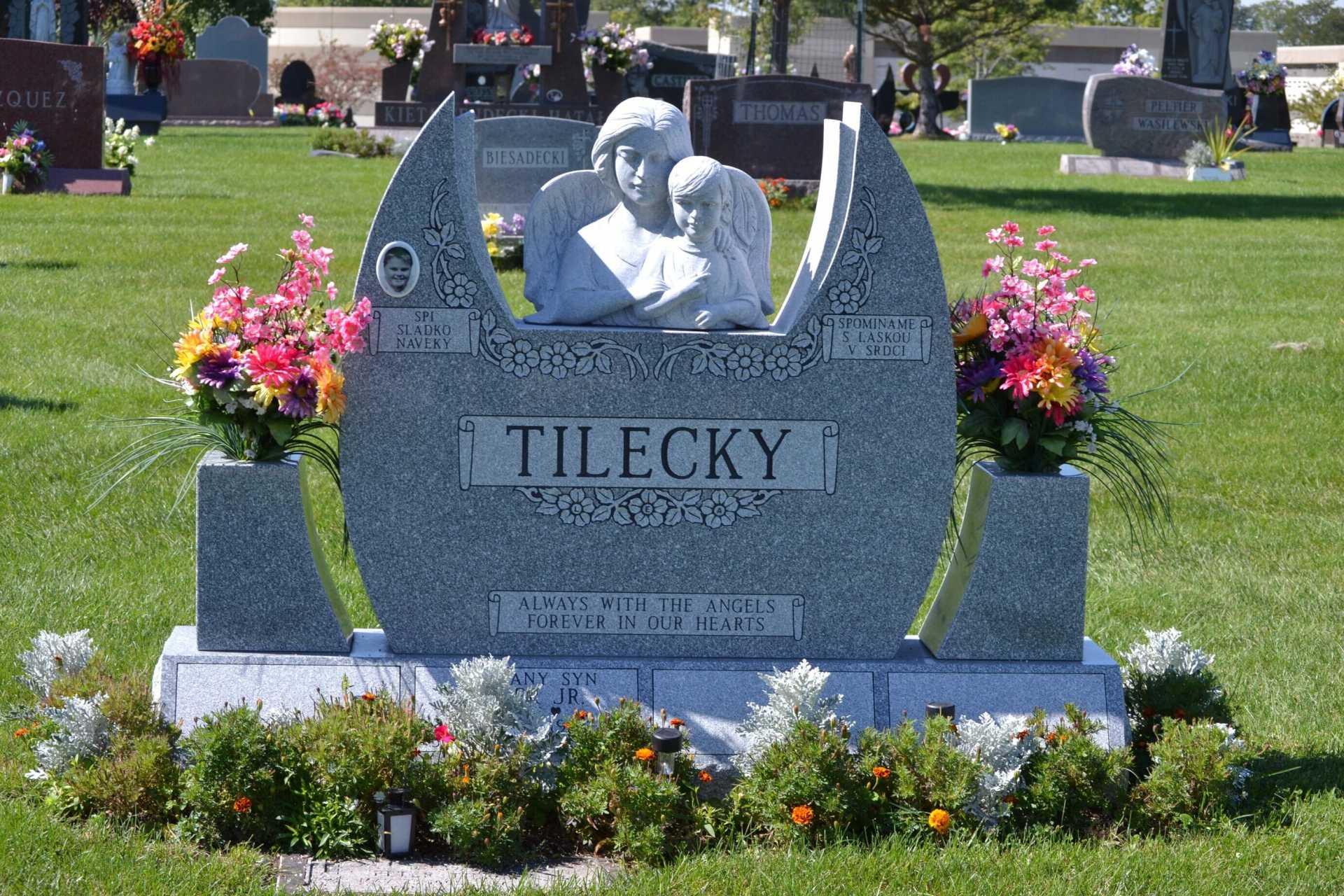 Gravestone with angel statue, 