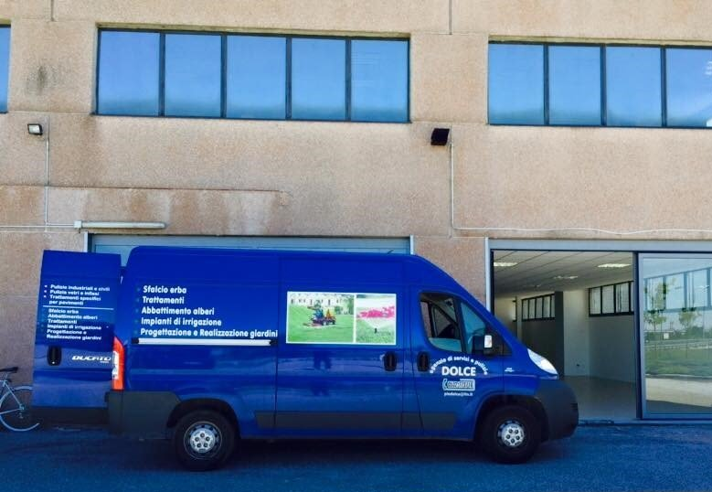 furgone di un'impresa di pulizie