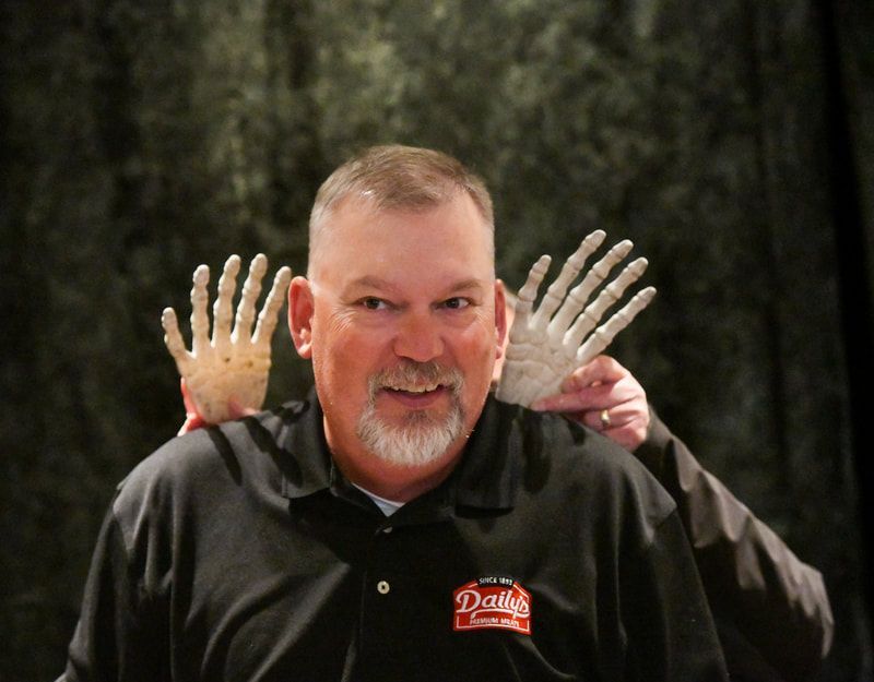 A man wearing a black shirt with the word daily on it