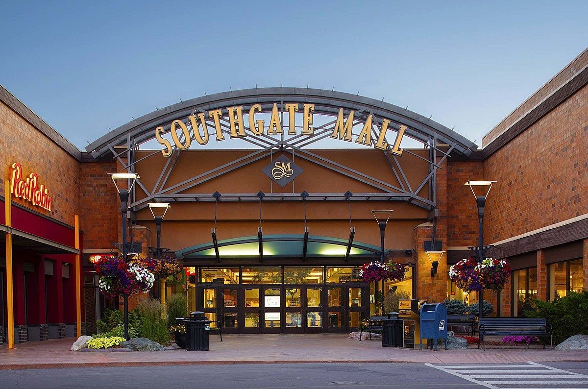 A large brick building with a sign that says southgate mall