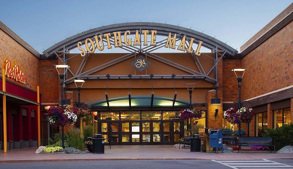 A brick building with a sign that says southgate mall