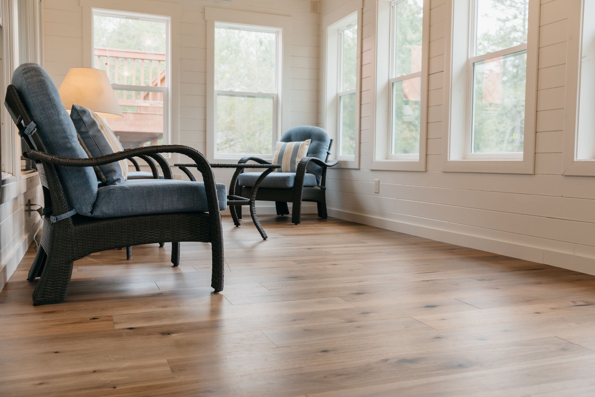 There are two chairs and a table in the living room.