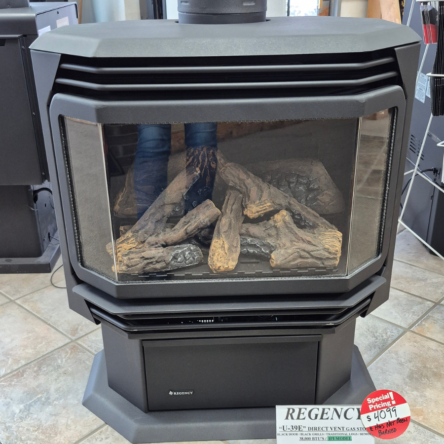 Regency U39E direct vent gas stove display model with black freestanding body, angled viewing glass, and traditional log set in Olympia WA