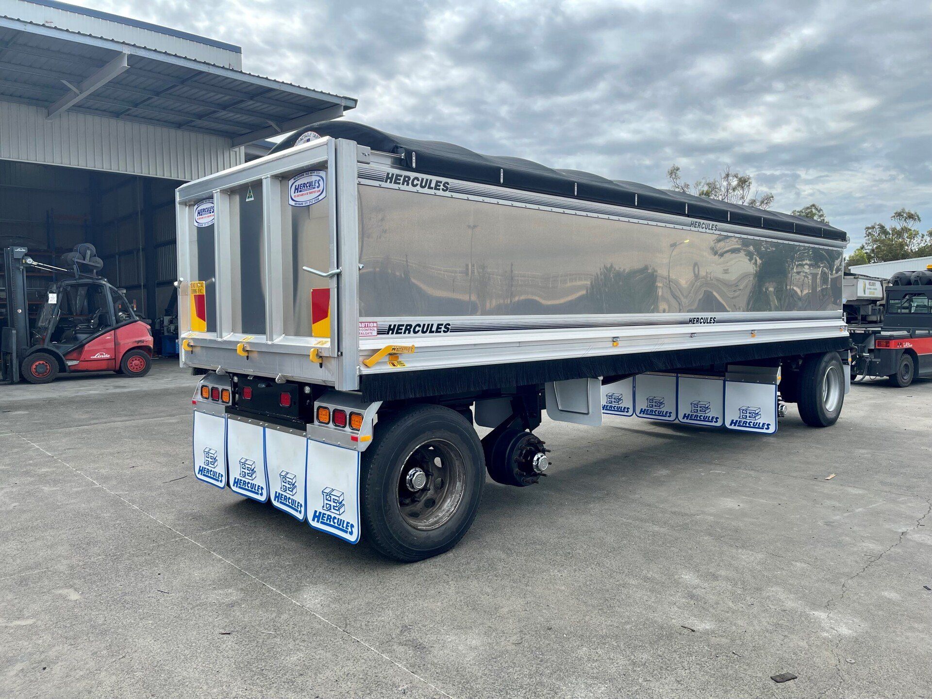 Trucks, Trailers and Equipment For Sale Darra