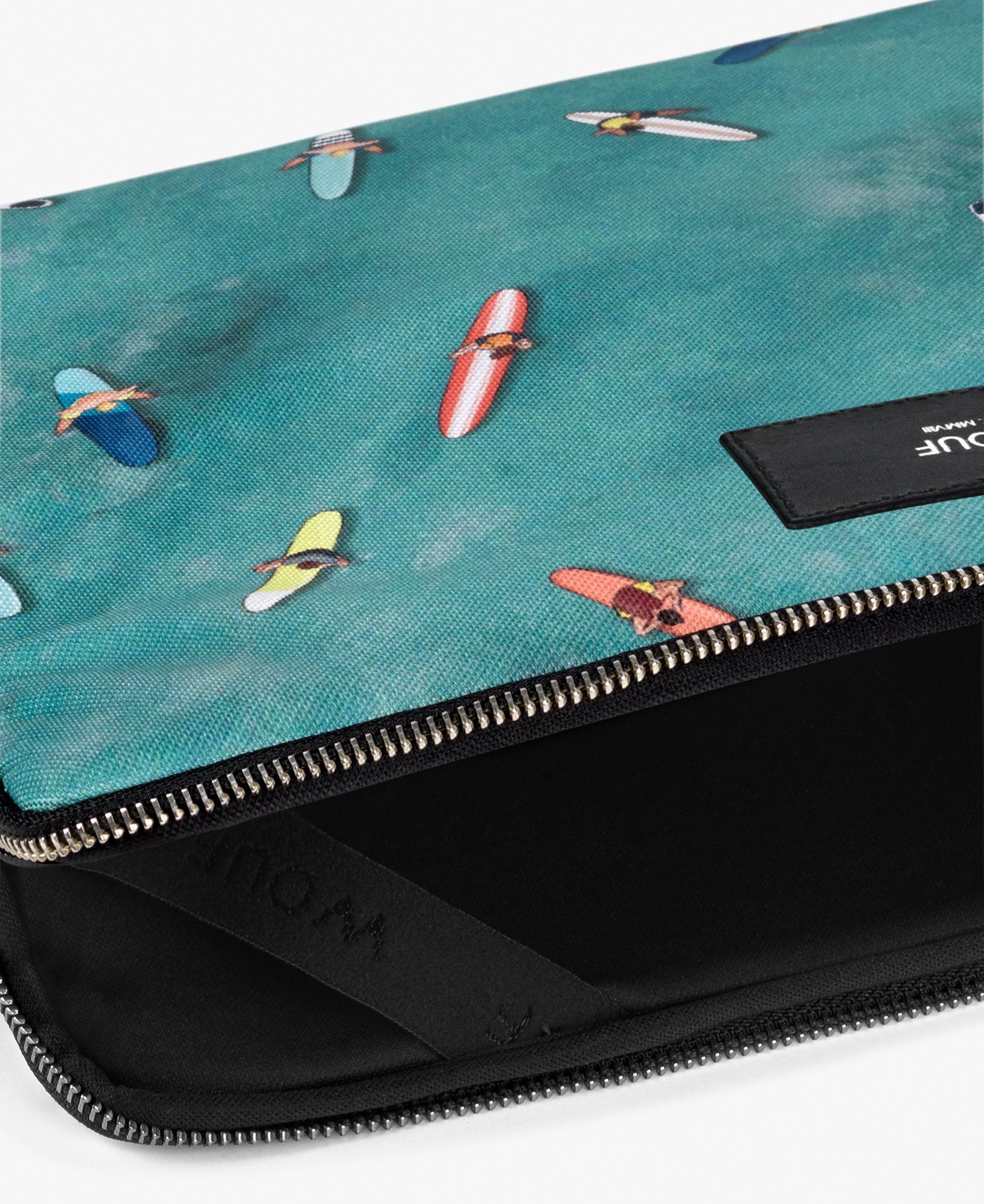 Eine Nahaufnahme einer Brieftasche mit Surfbrettern darauf