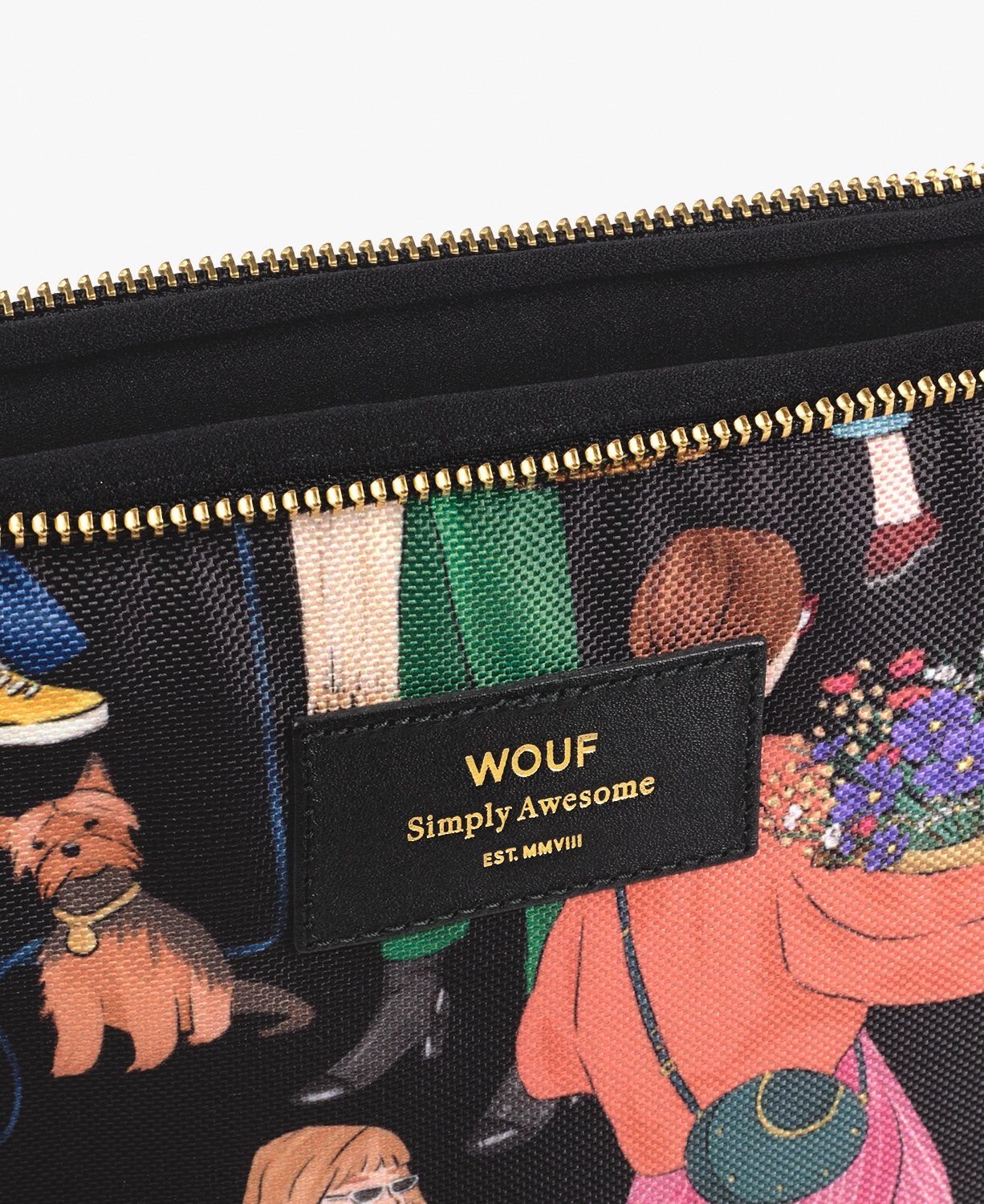 Eine schwarze Handtasche mit Reißverschluss und einem Etikett mit der Aufschrift „Wouf, einfach geil“