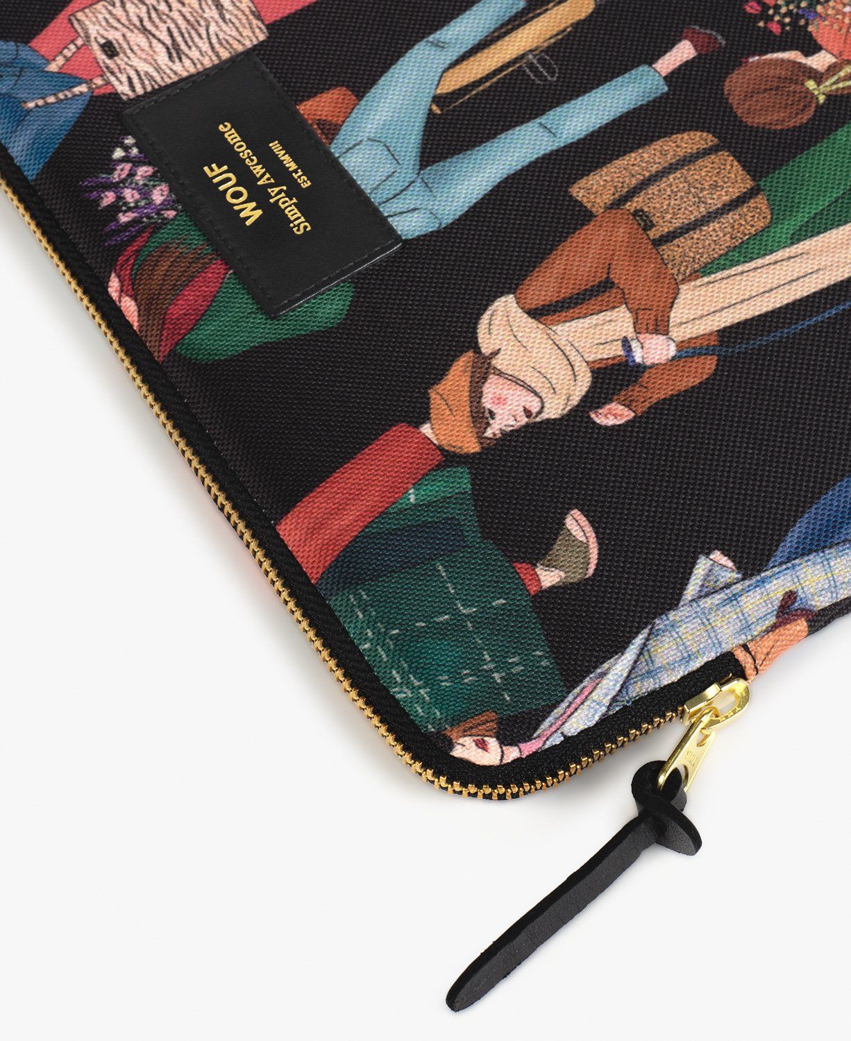 Eine Nahaufnahme einer Brieftasche mit Reißverschluss und einem Etikett mit der Aufschrift „Wouf“