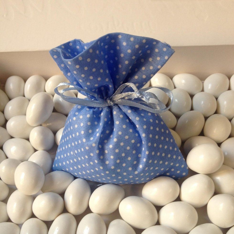 Bomboniera azzurra e confetti