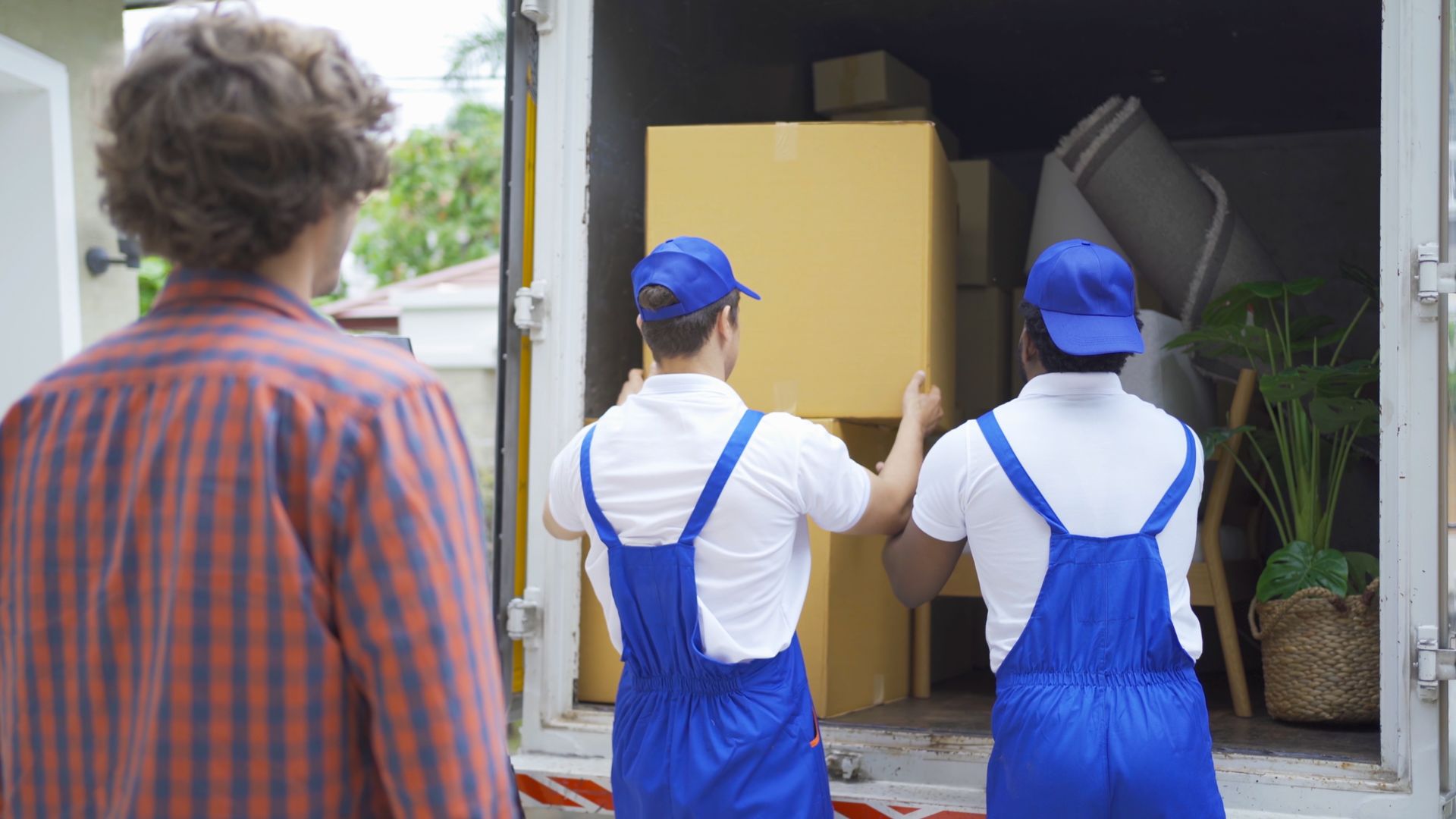 A team of removalists with a truck moving house for customers.