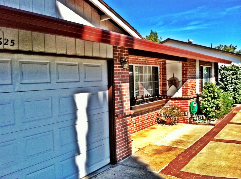 A white garage door with the number 525 on it
