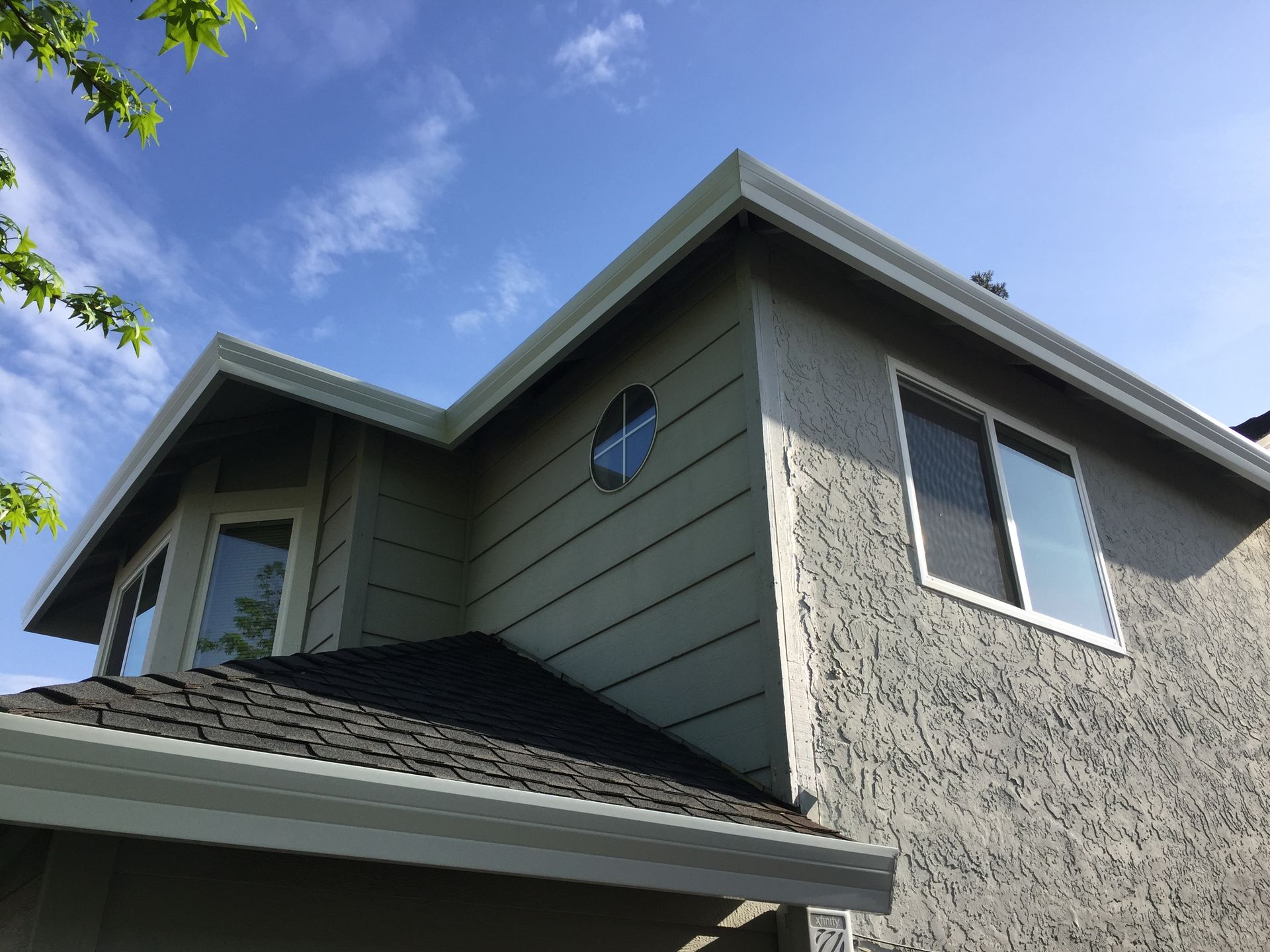 A house with a round window on the side of it. 