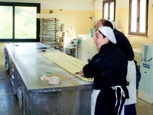 Pasticceri al lavoro