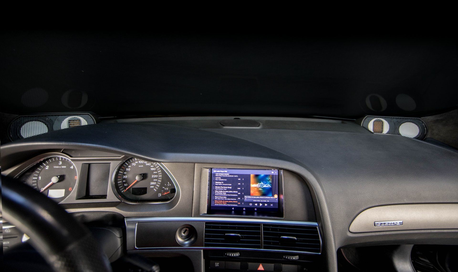 optimal angeordnete mittelhochton-lautsprecher für beste bühnendarstellung im audi A6 4f