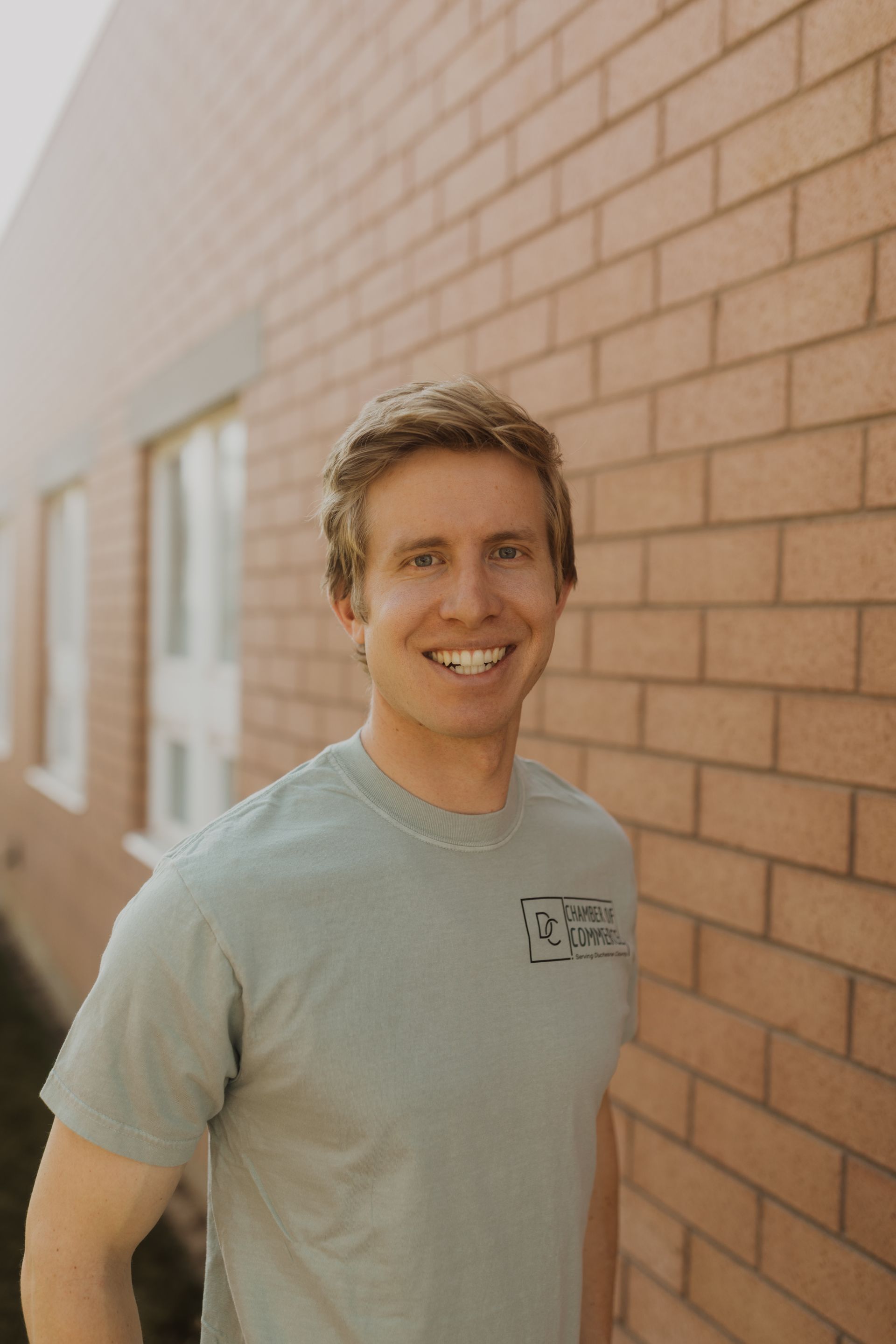 A black and white icon of a person in a circle.