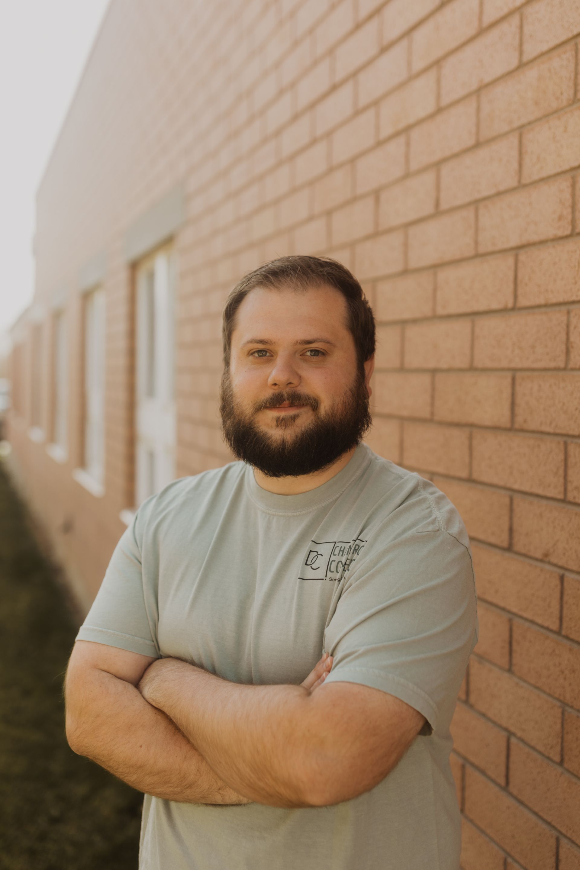 A black and white icon of a person in a circle.
