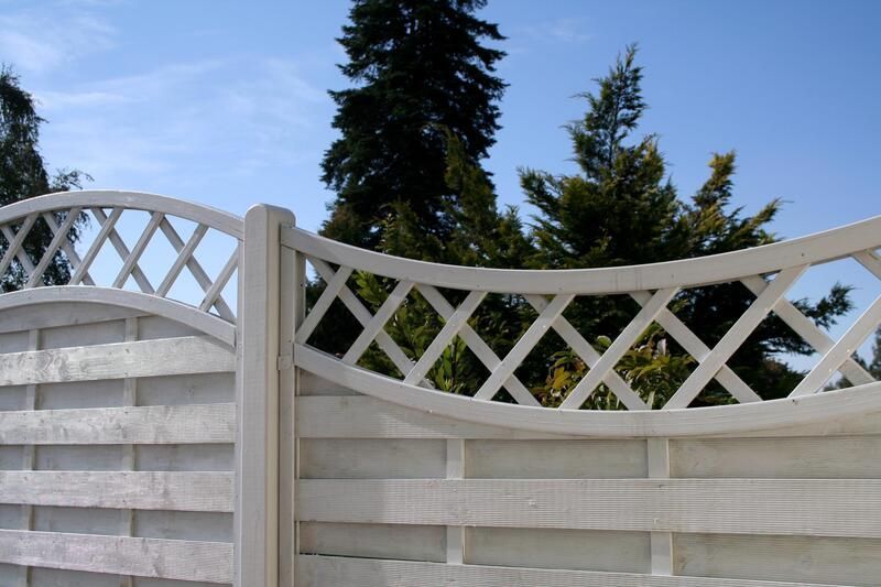 Vancouver Fencing installation contractor wood cedar privacy fence.