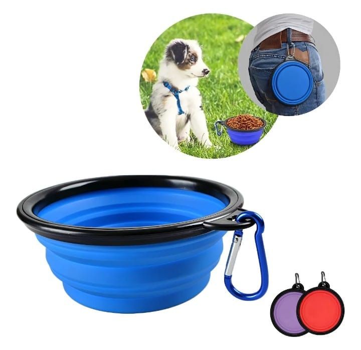 Cuenco plegable para perros de color azul con mosquetón, mostrado con un perro y sujeto a una trabilla para cinturón.