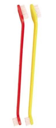 Dos cepillos de dientes para perros, uno rojo y otro amarillo, sobre un fondo blanco.