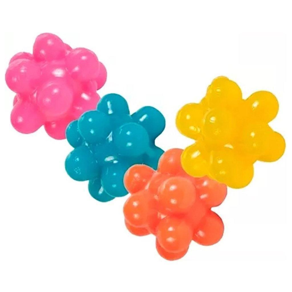 Cuatro pelotas de goma puntiagudas y coloridas: rosa, azul, naranja y amarilla, agrupadas entre sí.