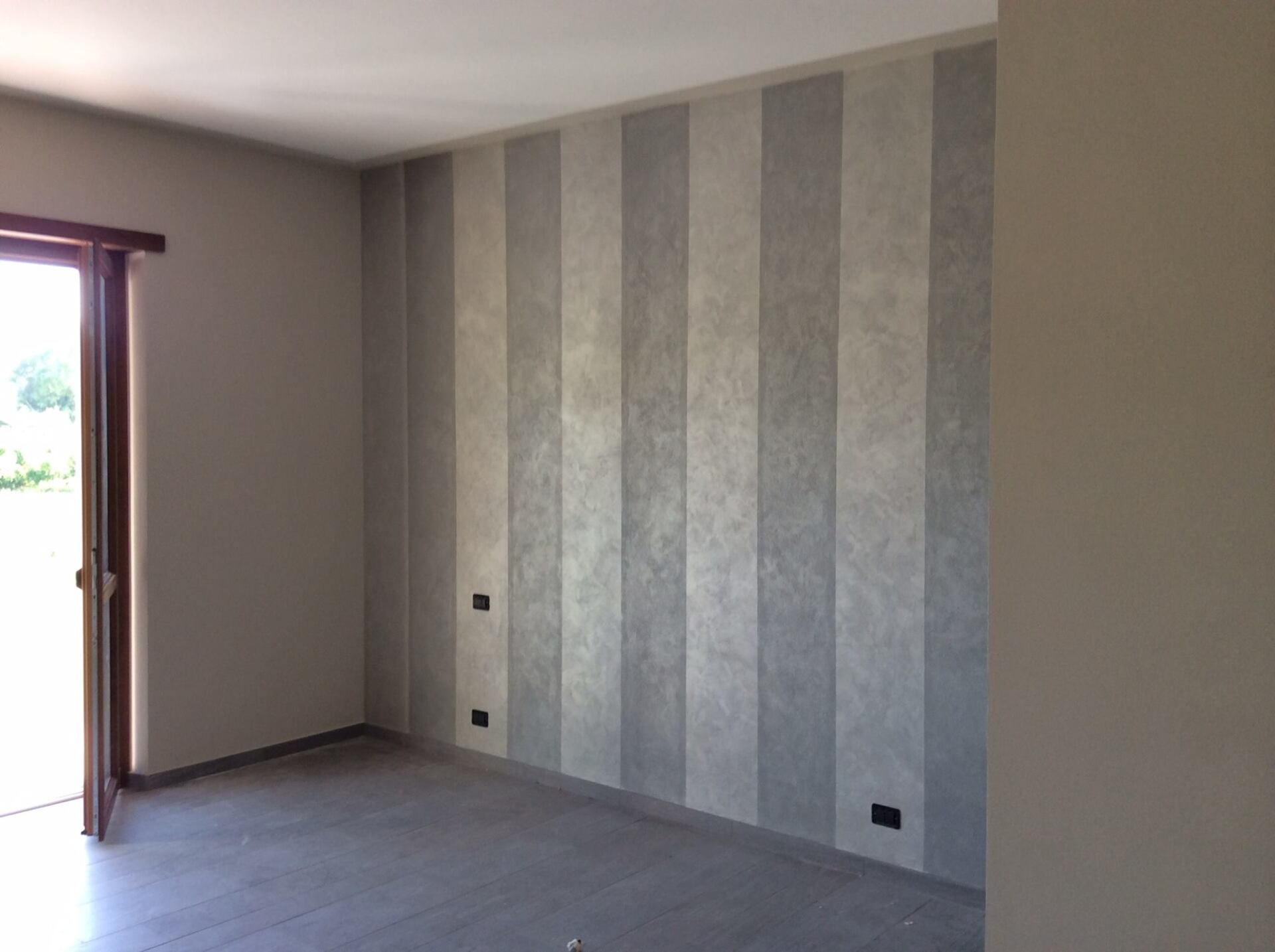 decorazione murale a strisce