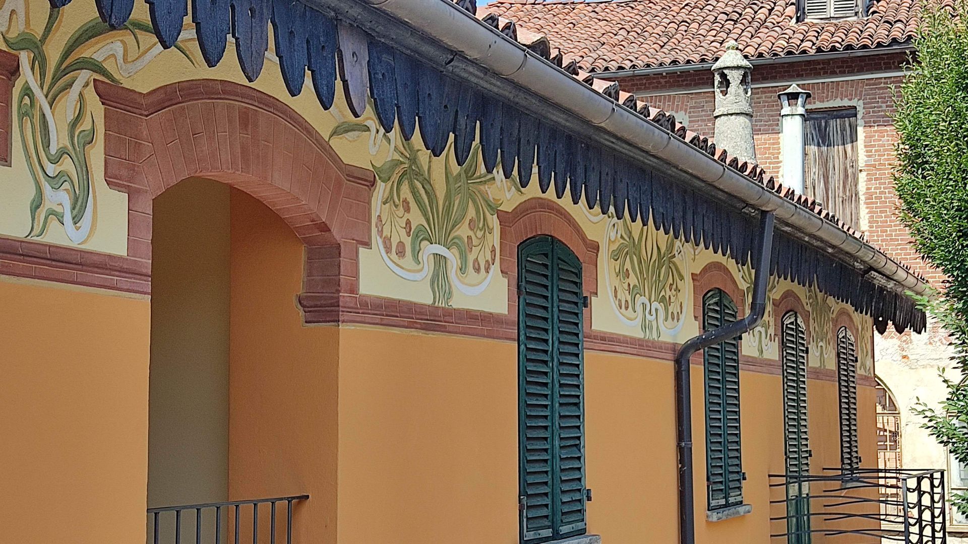 DECORAZIONE ARTISTICA ESTERNI FASCIA