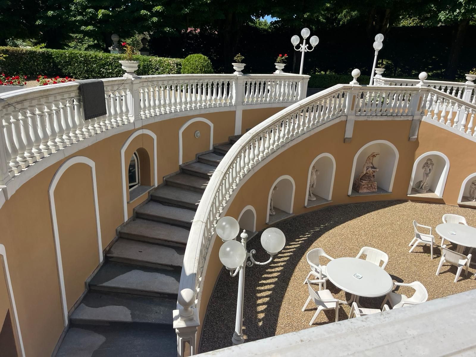 TINTEGGIATURA SCALINATA VILLA