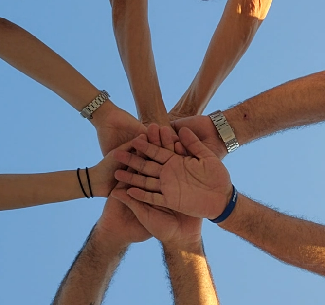 ,גישור משפחתי גשרים של אהבה ידיים משולבות