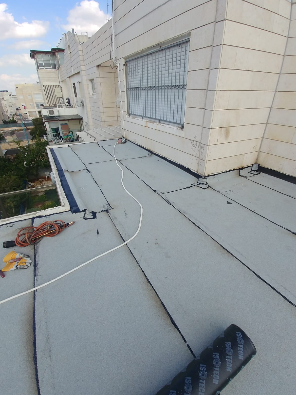 איטום גגות מחיר