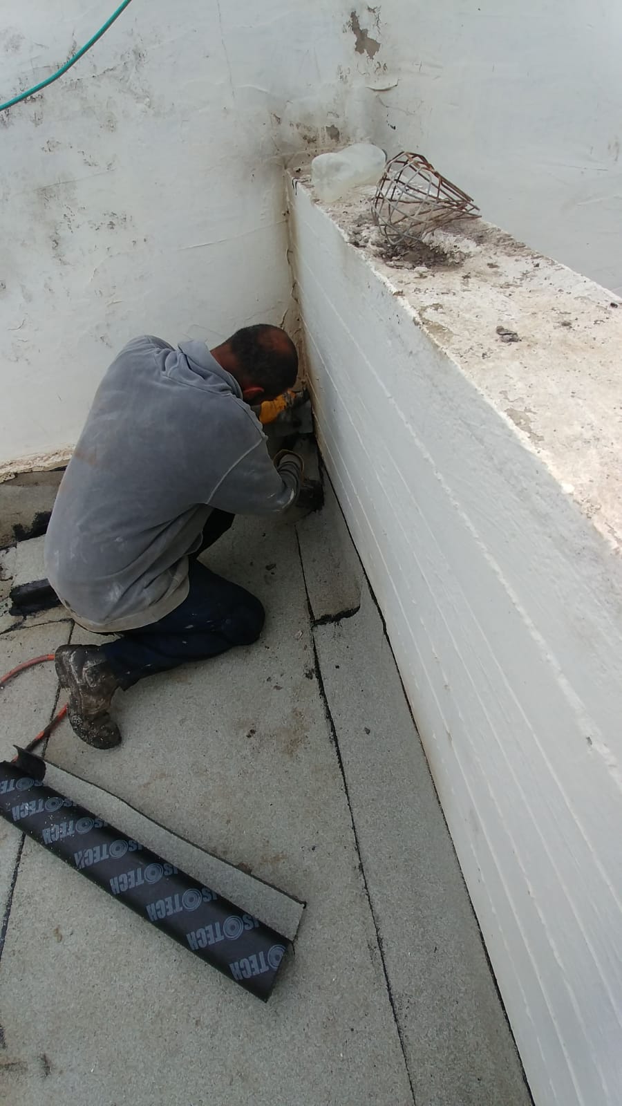 איטום גג מרוצף