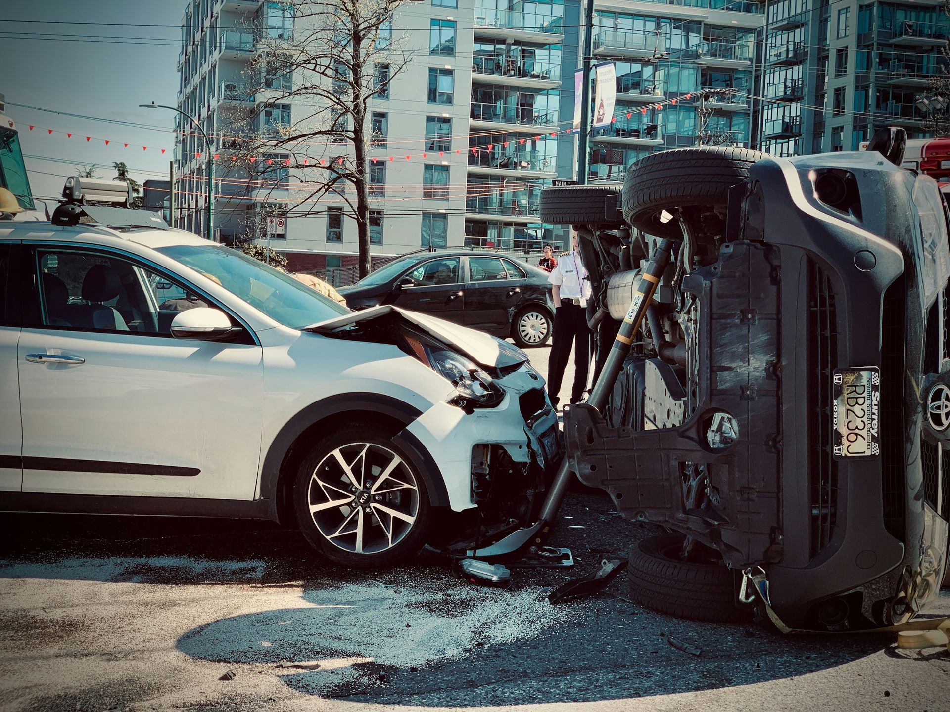 A car accident with a white car and a black car.