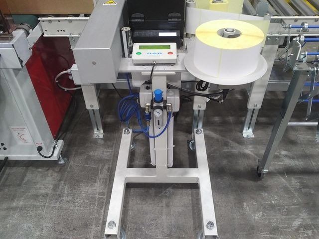 Automatic label applicators
