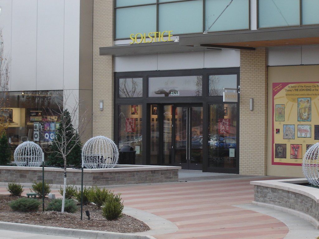 A store front with the word service on it