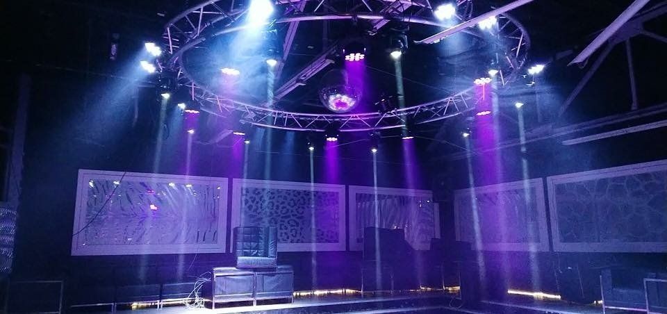 A large room with a lot of lights on it.