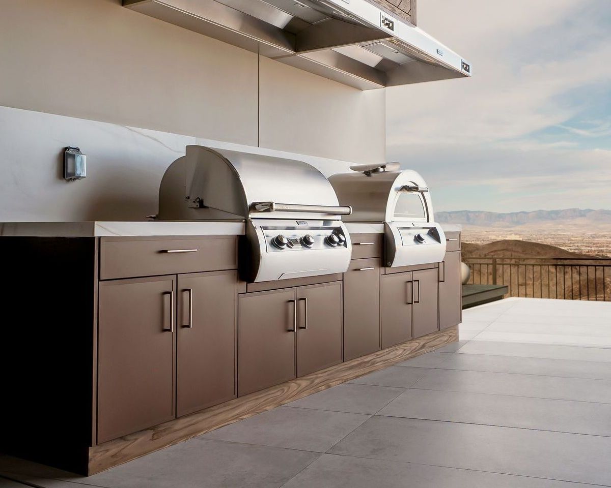 Danver Brown Jordan Kitchen with Fire Magic Echelon Grill and Pizza Oven 