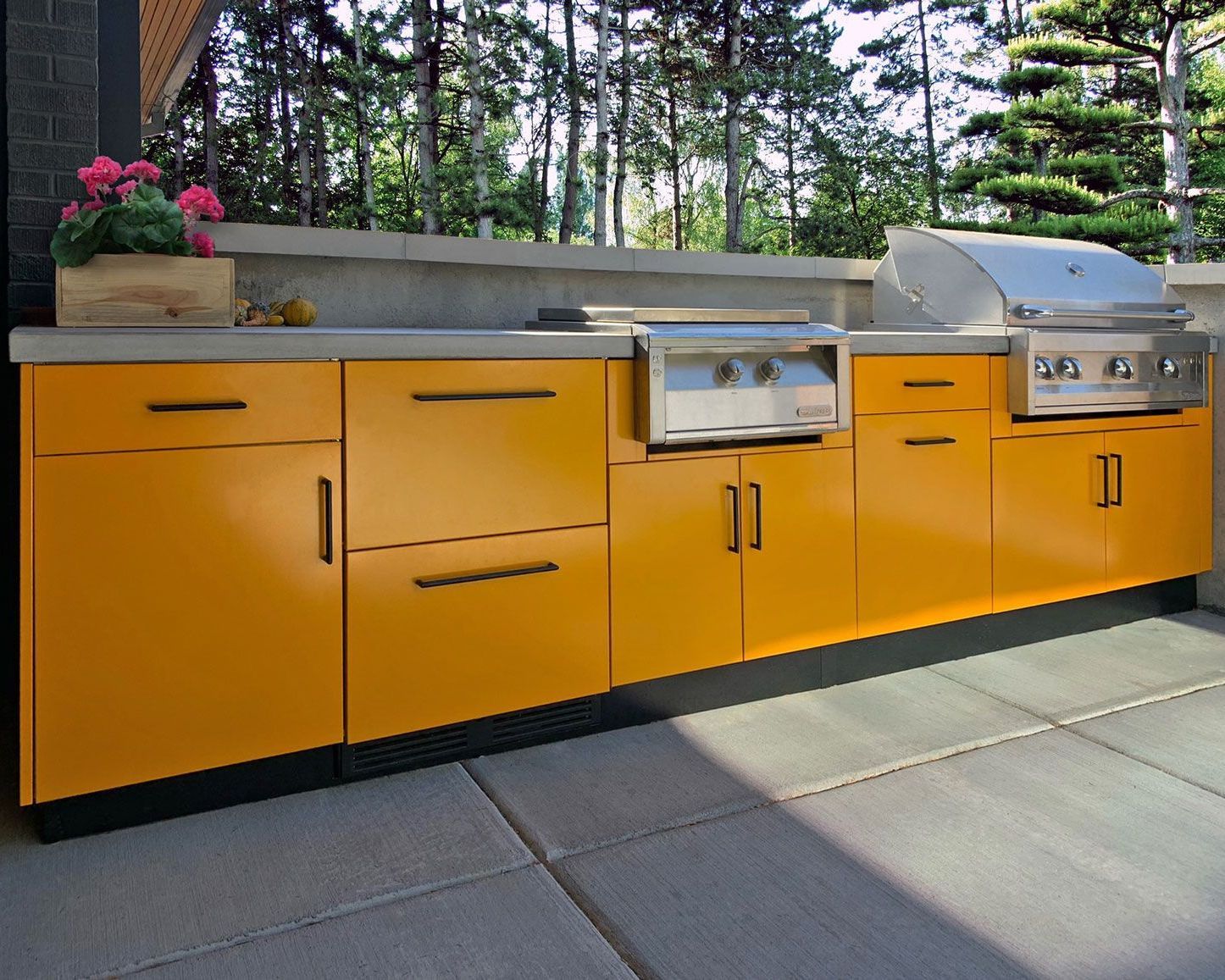 Danver Hampton Outdoor Kitchen in Autumn