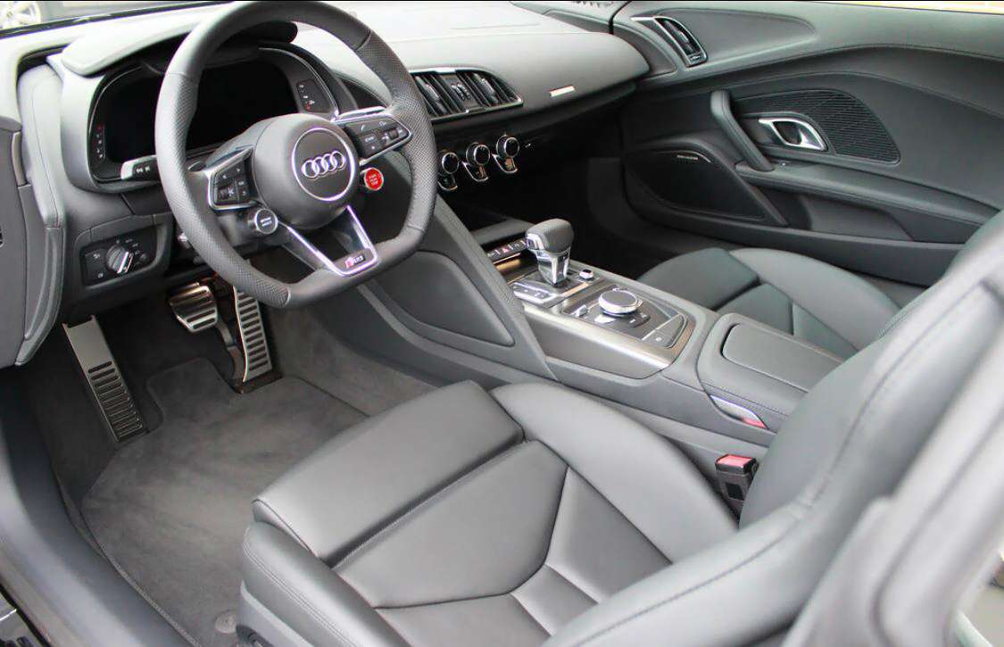 Inside Audi R8 5.2 V10