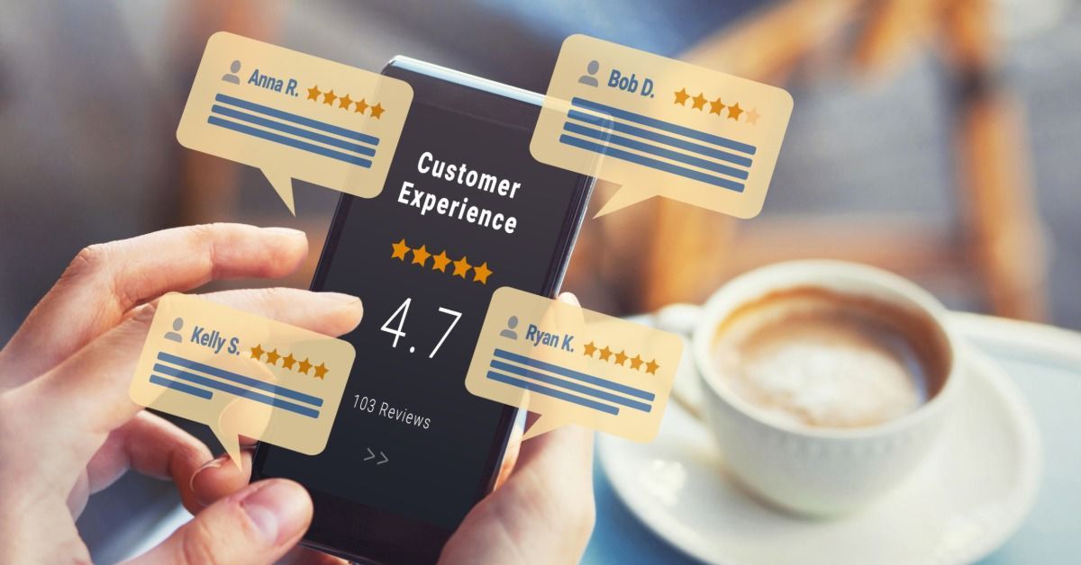 A smartphone displays a customer experience rating of 4.7. Speech bubbles and star ratings surround the phone.