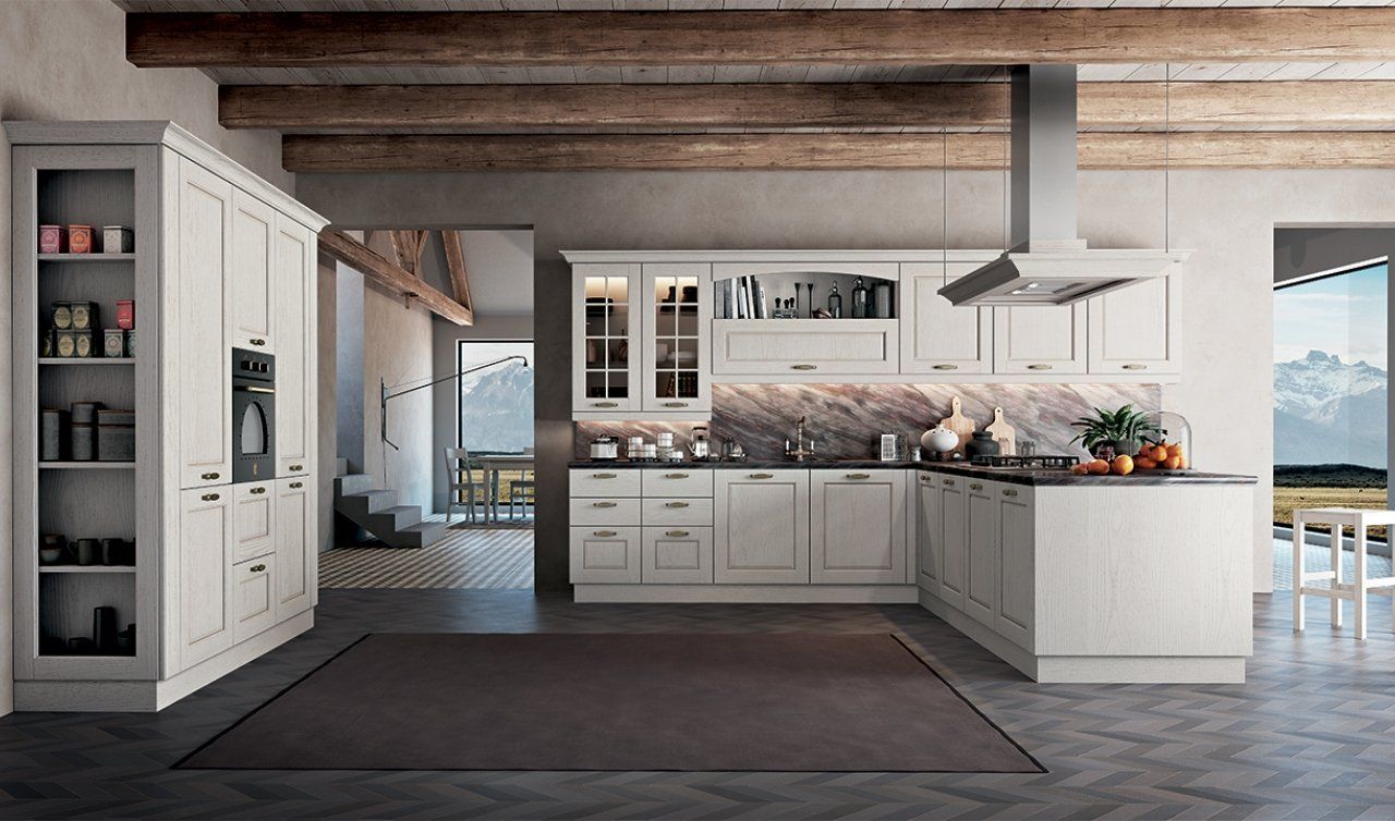 Una cucina con mobili bianchi e un piano cottura con forno.