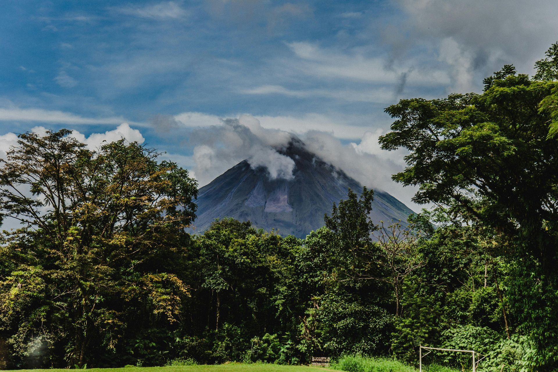 Costa Rica volcano and nature adventure tour