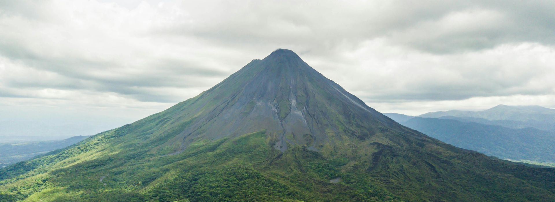 Volcano, hot springs and waterfall tour in Costa Rica