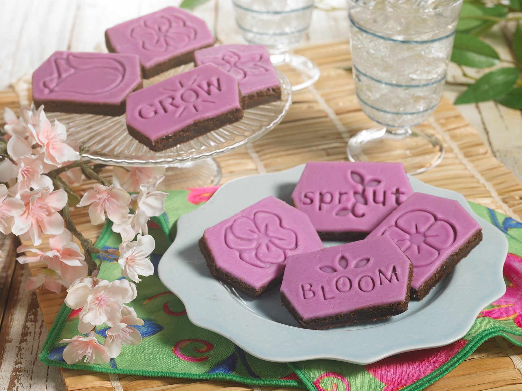 BLOOMING SPRING BROWNIES ON PLATES