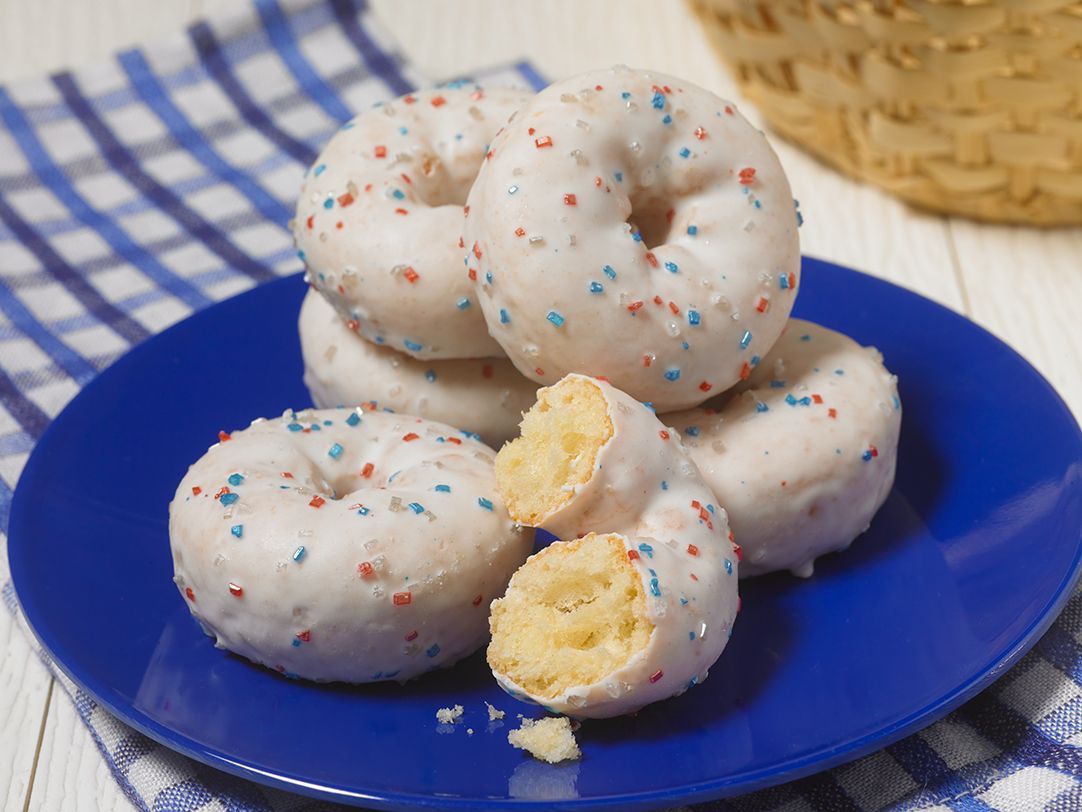 WHITE DONUTS ON A BLUE PLATE